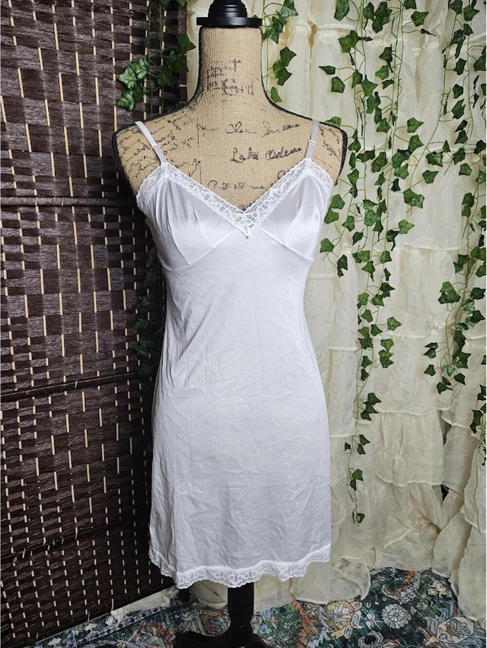 Vintage Vanity Fair White Lace Slip Dress Coquette Bridal Cottagecore Size 34